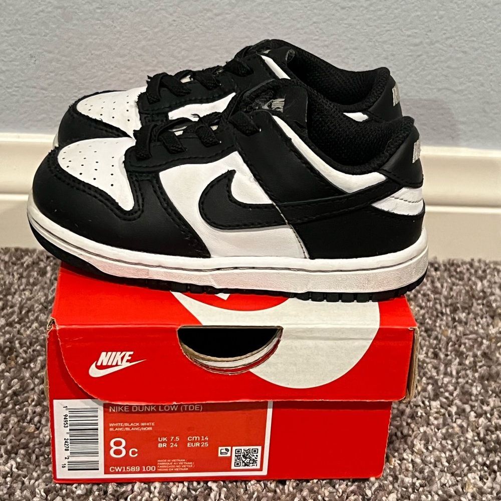 Nike panda dunk lows size 8c